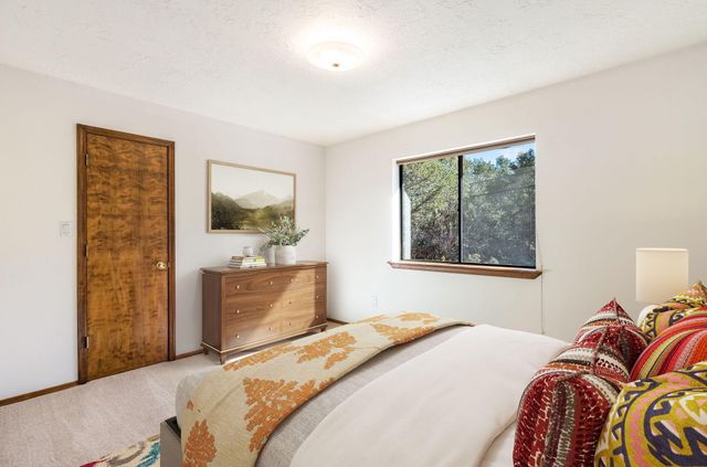 98 Lagarto Road, Tijeras, NM 87059