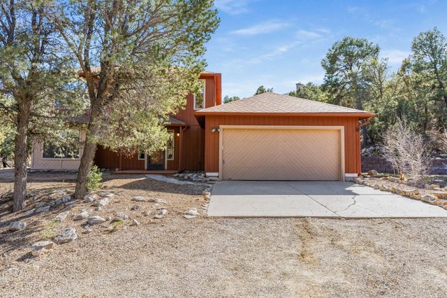 98 Lagarto Road, Tijeras, NM 87059