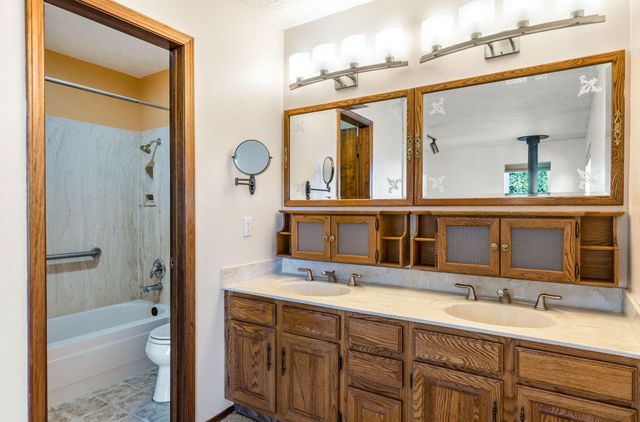 98 Lagarto Road, Tijeras, NM 87059