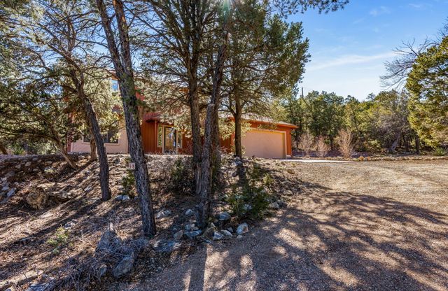 98 Lagarto Road, Tijeras, NM 87059