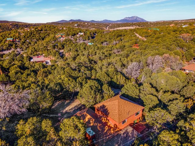 98 Lagarto Road, Tijeras, NM 87059