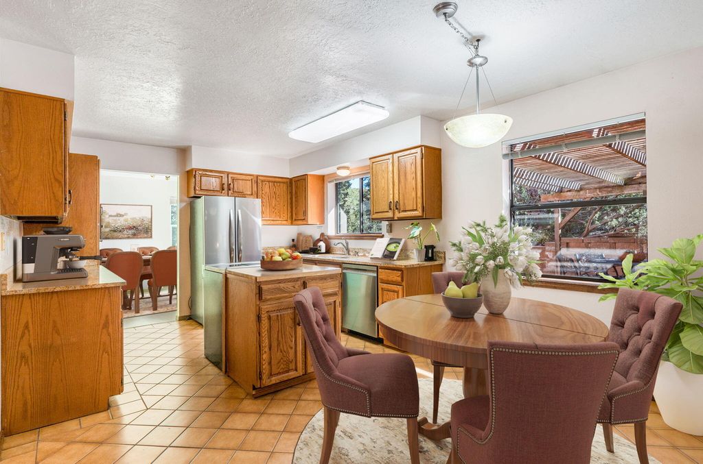 98 Lagarto Road, Tijeras, NM 87059