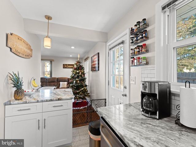 20 E LANDING RD, Blackwood, NJ 08012