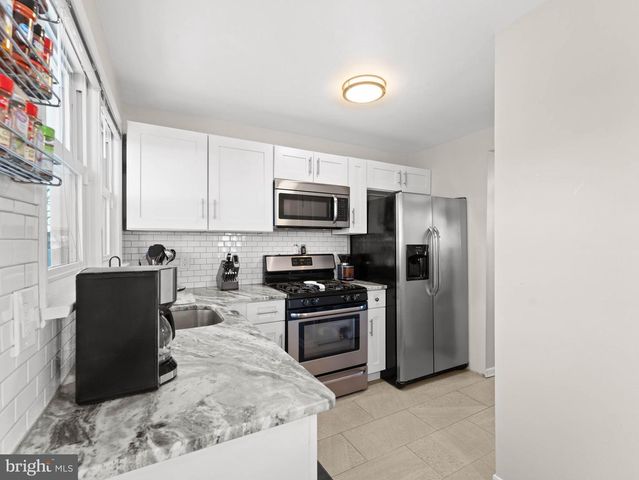 20 E LANDING RD, Blackwood, NJ 08012