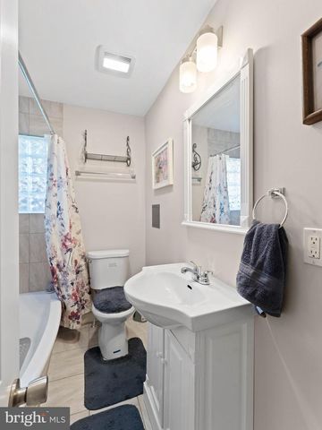 20 E LANDING RD, Blackwood, NJ 08012