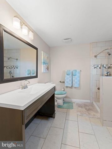 20 E LANDING RD, Blackwood, NJ 08012