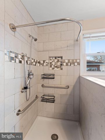 20 E LANDING RD, Blackwood, NJ 08012