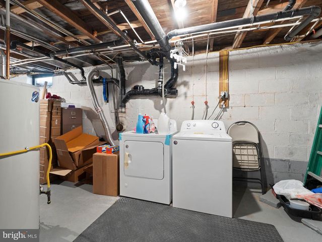 20 E LANDING RD, Blackwood, NJ 08012