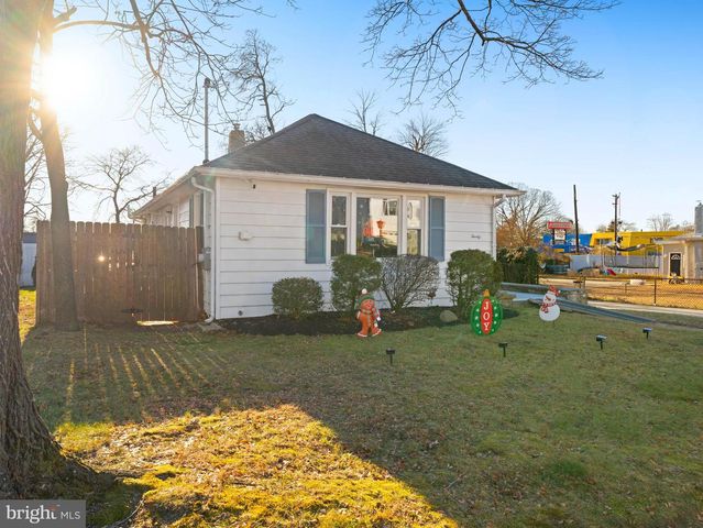 20 E LANDING RD, Blackwood, NJ 08012