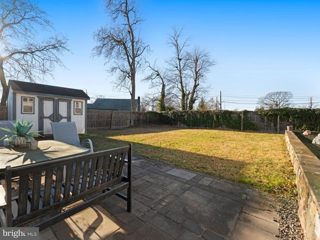 20 E LANDING RD, Blackwood, NJ 08012