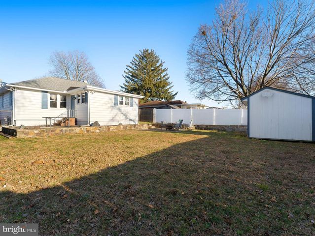 20 E LANDING RD, Blackwood, NJ 08012