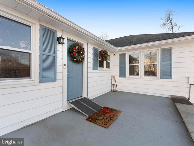 20 E LANDING RD, Blackwood, NJ 08012