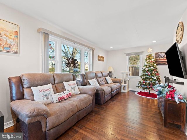 20 E LANDING RD, Blackwood, NJ 08012