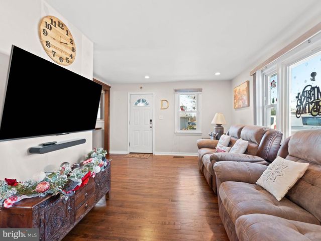 20 E LANDING RD, Blackwood, NJ 08012