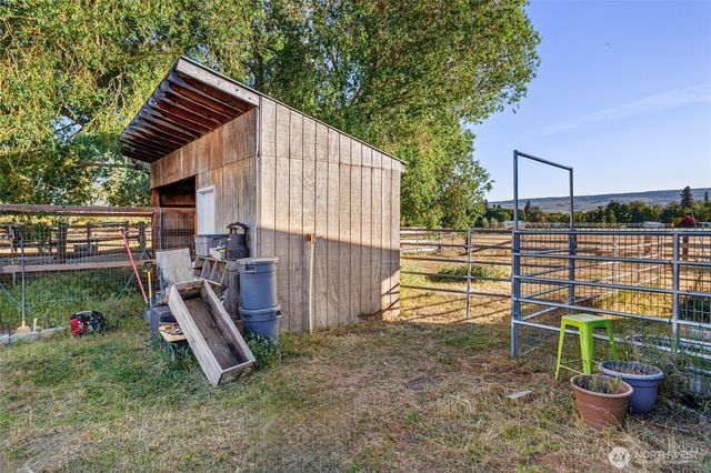 12290 Washington Highway 10, Ellensburg, WA 98926