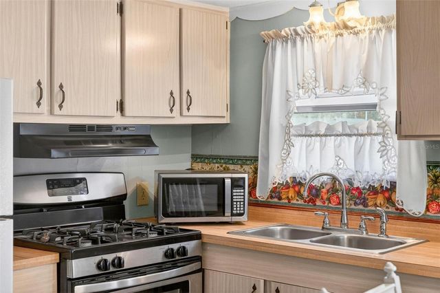 684 CINDI AVENUE, Leesburg, FL 34788