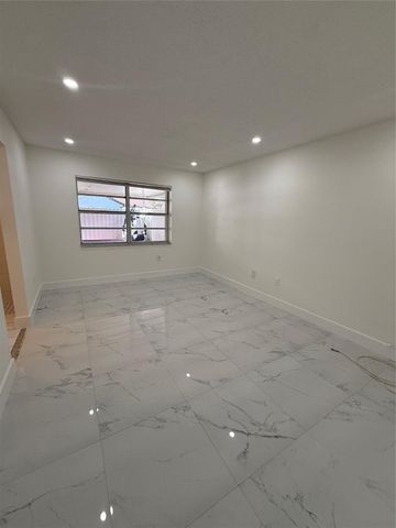 19783 NW 64th Place, Hialeah, FL 33015