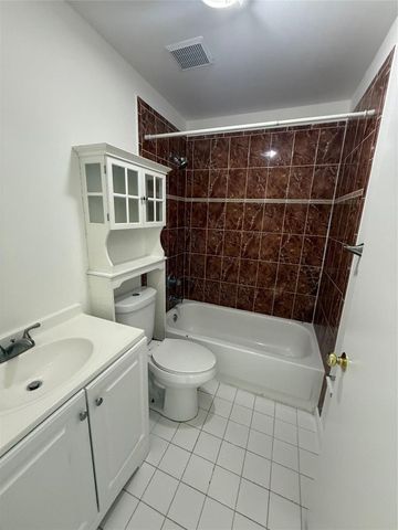19783 NW 64th Place, Hialeah, FL 33015