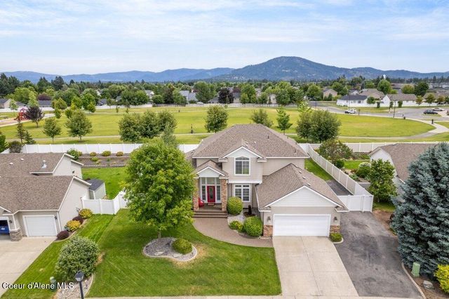 8136 Salmonberry Lp, Hayden, ID 83835