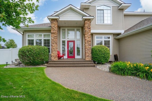 8136 Salmonberry Lp, Hayden, ID 83835