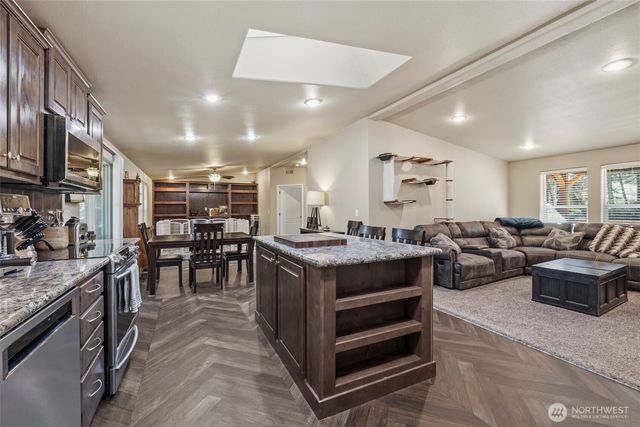 371 Sunset Drive, Oak Harbor, WA 98277