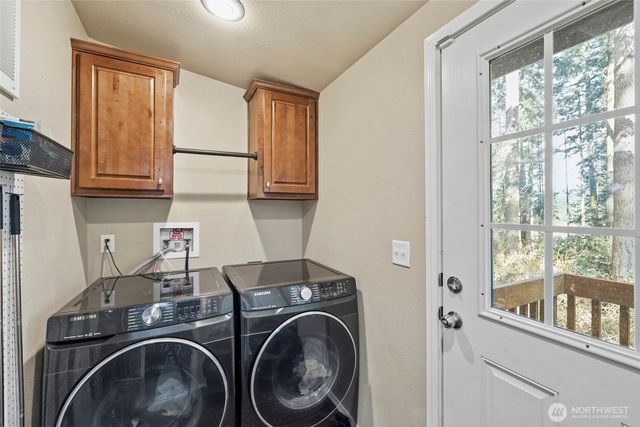 371 Sunset Drive, Oak Harbor, WA 98277