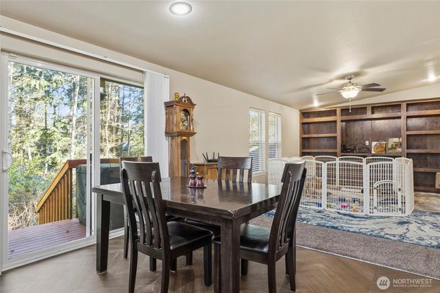 371 Sunset Drive, Oak Harbor, WA 98277