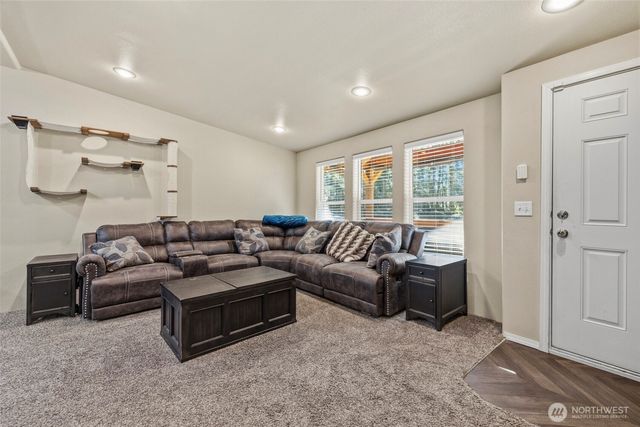 371 Sunset Drive, Oak Harbor, WA 98277