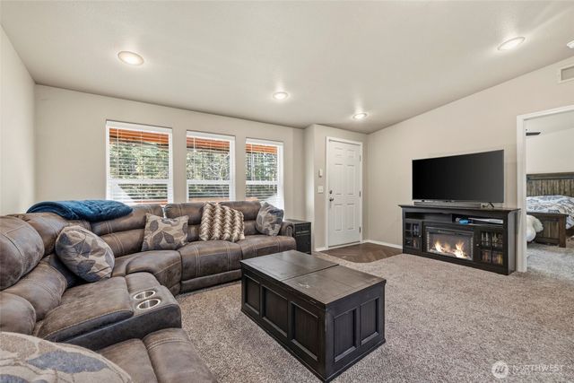 371 Sunset Drive, Oak Harbor, WA 98277