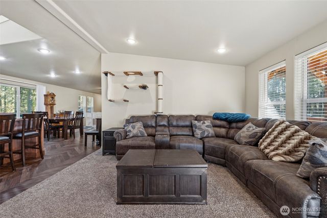 371 Sunset Drive, Oak Harbor, WA 98277