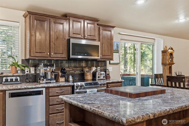 371 Sunset Drive, Oak Harbor, WA 98277