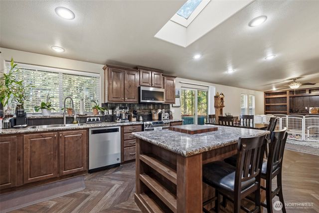 371 Sunset Drive, Oak Harbor, WA 98277