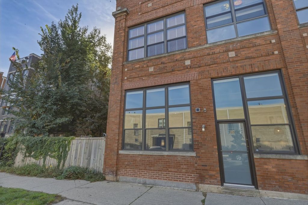 1111 W Cornelia Avenue 102, Chicago, IL 60657 — exterior