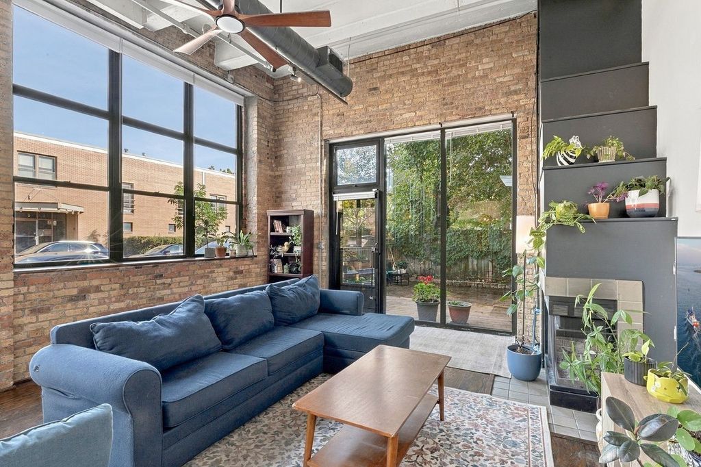 1111 W Cornelia Avenue 102, Chicago, IL 60657 — photo 2