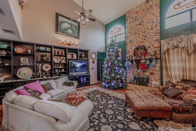 7802 Timber Top Dr, Boerne, TX 78015