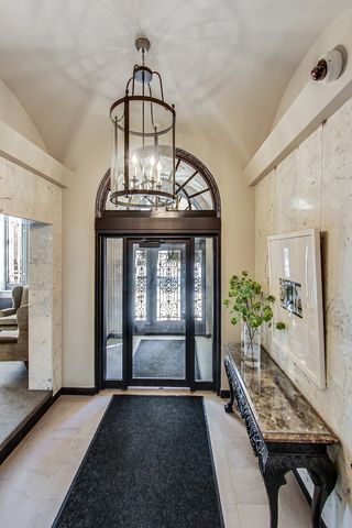 6101 N Sheridan Road 10E, Chicago, IL 60660