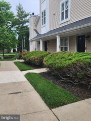 3604-B SAXONY DR, Mount Laurel, NJ 08054