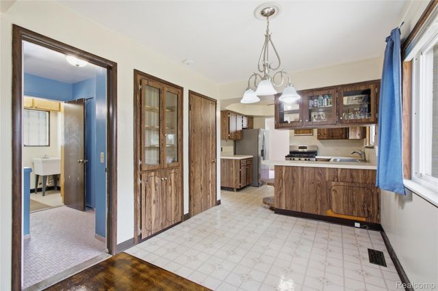 11721 Robinwood Boulevard, Warren, MI 48093
