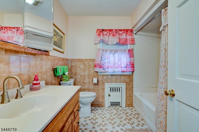 220 N Bridge St, Somerville Boro, NJ 08876