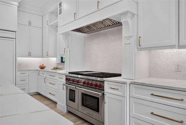 656 TROPICAL CIRCLE, Sarasota, FL 34242