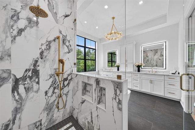 656 TROPICAL CIRCLE, Sarasota, FL 34242