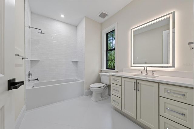 656 TROPICAL CIRCLE, Sarasota, FL 34242
