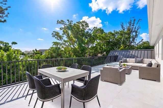 656 TROPICAL CIRCLE, Sarasota, FL 34242