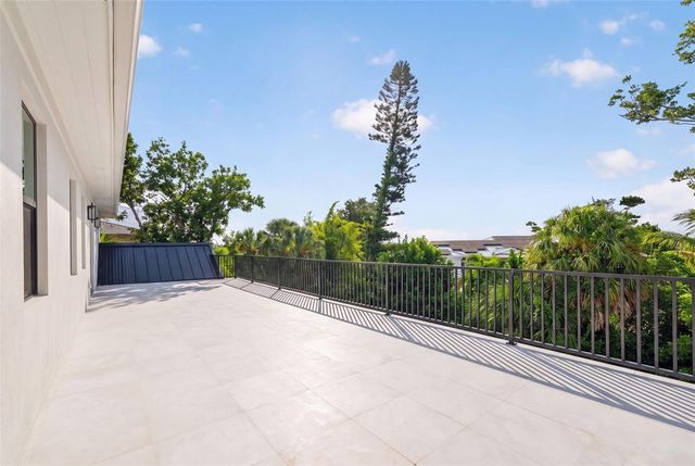 656 TROPICAL CIRCLE, Sarasota, FL 34242