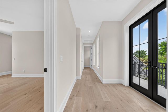 656 TROPICAL CIRCLE, Sarasota, FL 34242