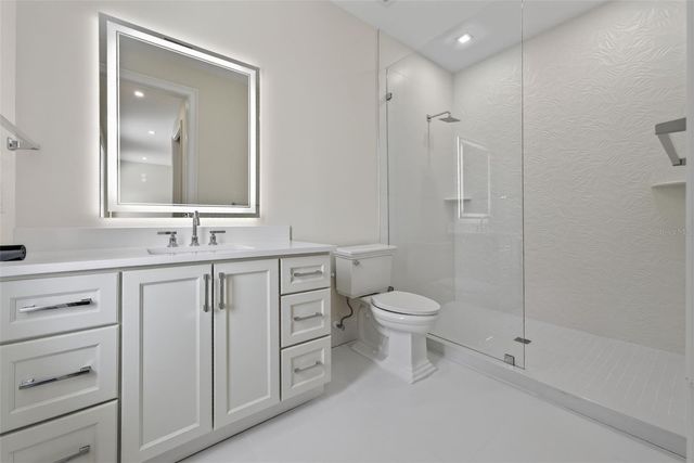 656 TROPICAL CIRCLE, Sarasota, FL 34242