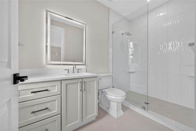 656 TROPICAL CIRCLE, Sarasota, FL 34242