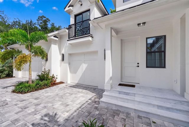 656 TROPICAL CIRCLE, Sarasota, FL 34242
