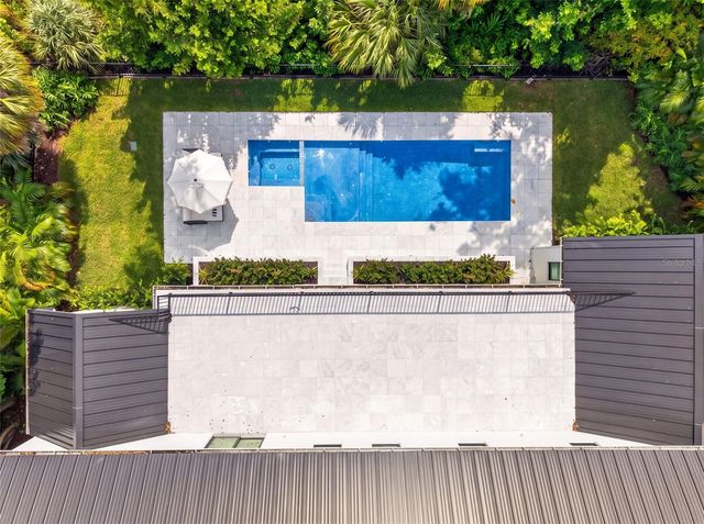 656 TROPICAL CIRCLE, Sarasota, FL 34242