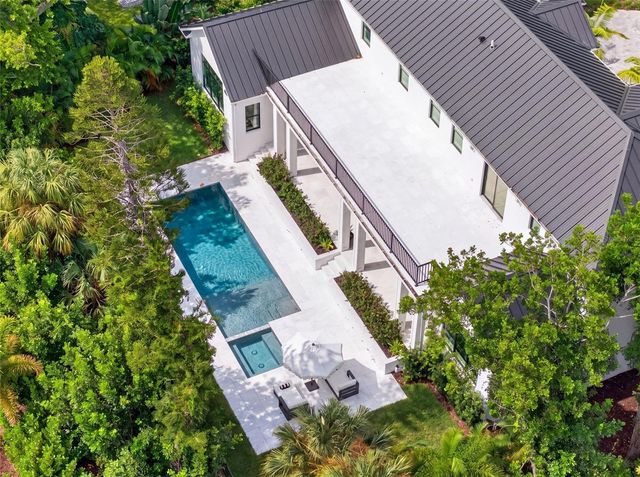 656 TROPICAL CIRCLE, Sarasota, FL 34242